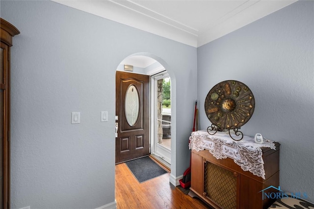 3605 W Laskey Rd, Toledo, OH 43623 - entrance foyer featuring arched walkways and wood finished floors