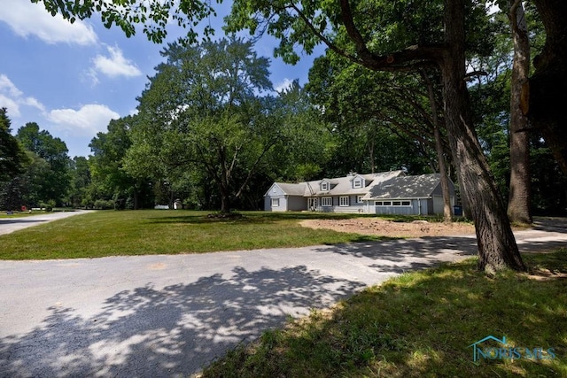 4906 Pine Ridge Rd, Toledo, OH 43615 - view of front facade with a front lawn