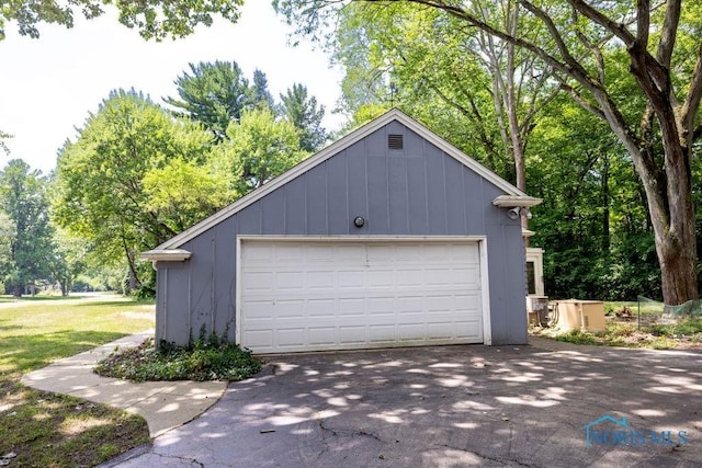 4906 Pine Ridge Rd, Toledo, OH 43615 - detached garage featuring view of scattered trees