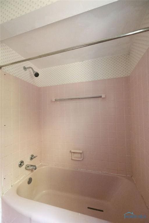 4906 Pine Ridge Rd, Toledo, OH 43615 - bathroom with shower / tub combination