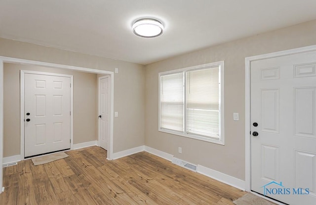 4308 Willis Blvd, Toledo, OH 43623 - foyer featuring light wood finished floors