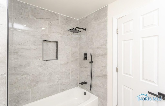 4308 Willis Blvd, Toledo, OH 43623 - full bathroom featuring bathing tub / shower combination