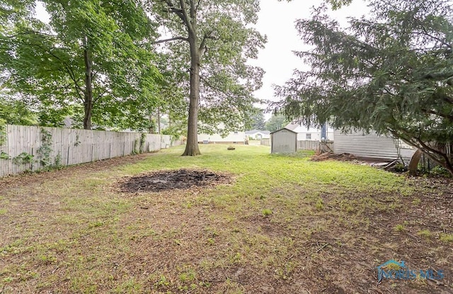 4308 Willis Blvd, Toledo, OH 43623 - view of yard featuring a storage shed