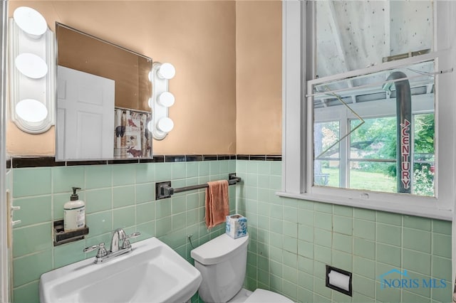 2008 N Main St, Findlay, OH 45840 - full bathroom featuring tile walls