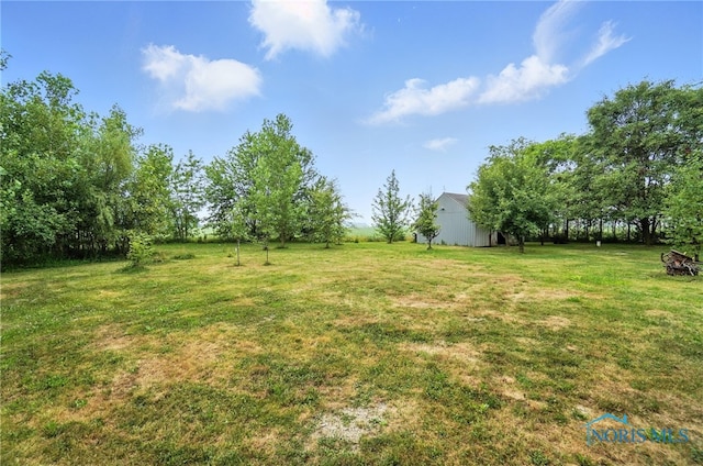 5660 Rd 180, Antwerp, OH 45813 - view of green lawn featuring an outbuilding and an outdoor structure