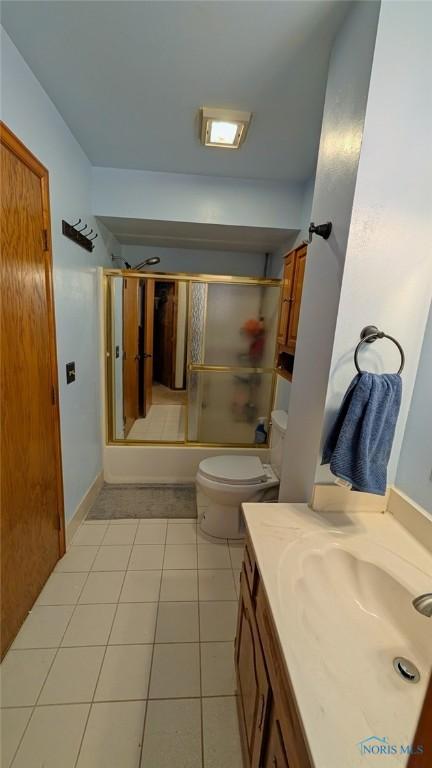 2359 Cheshire Woods Rd, Toledo, OH 43617 - full bath featuring vanity, enclosed tub / shower combo, and tile patterned floors