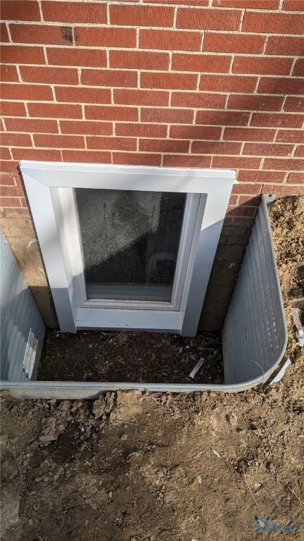 2127 Perth St, Toledo, OH 43607 - exterior view of brick siding