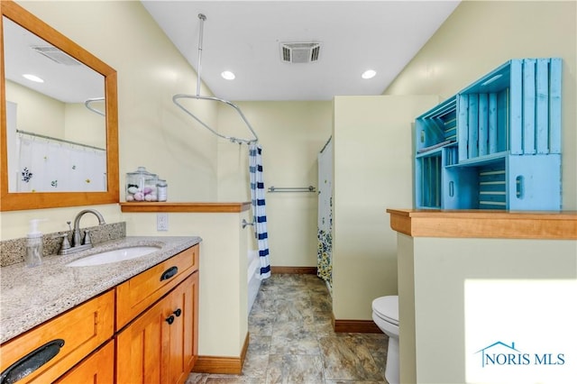 22804 State Route 2, Archbold, OH 43502 - bathroom with vanity, a shower with curtain, and recessed lighting