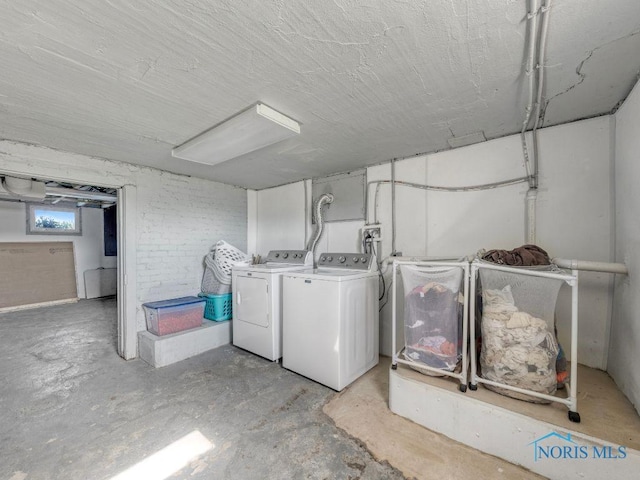 22804 State Route 2, Archbold, OH 43502 - laundry area featuring washer and dryer