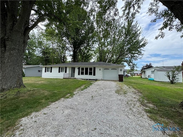1712 Maumee Dr, Defiance, OH 43512 - single story home featuring gravel driveway, a garage, and a front lawn