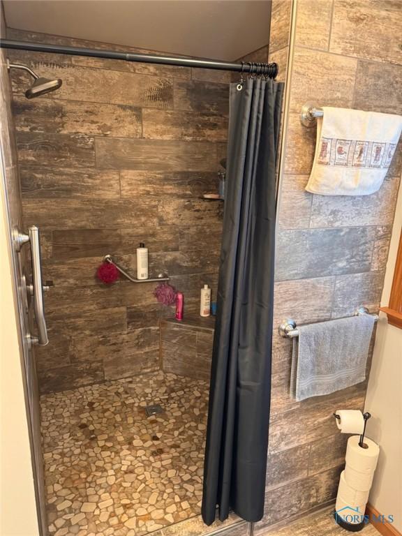 110 Town Line Rd, Bryan, OH 43506 - full bathroom featuring a tile shower