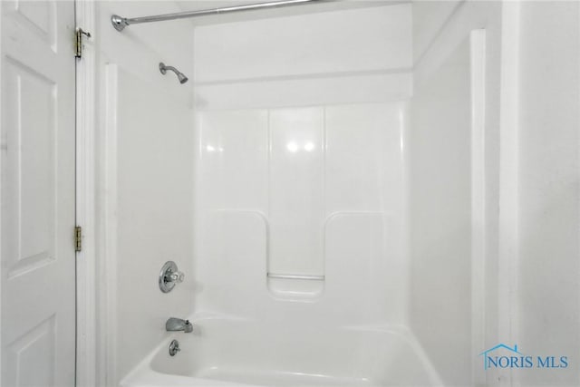 1939 Macomber St, Toledo, OH 43606 - full bathroom with bathing tub / shower combination