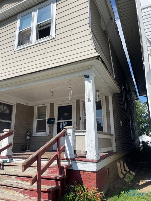 421 Oswald St, Toledo, OH 43605 - view of exterior entry featuring covered porch