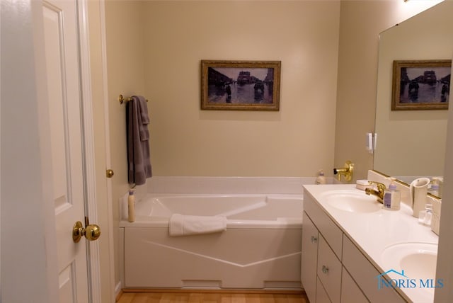 1533 Eaglebrook Rd Unit 1533, Toledo, OH 43615 - full bath featuring a garden tub and double vanity