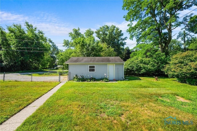 5201 Arbor Way, Sylvania, OH 43560 - view of yard featuring a gate and an outdoor structure