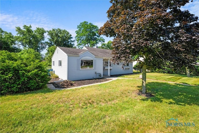 5201 Arbor Way, Sylvania, OH 43560 - view of front of property with a front lawn
