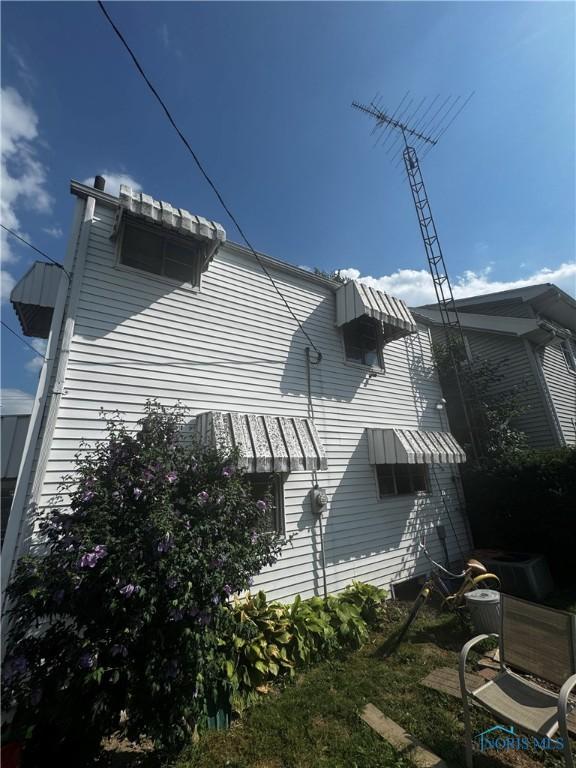 1421 N Ravine Pkwy, Toledo, OH 43605 - view of side of property