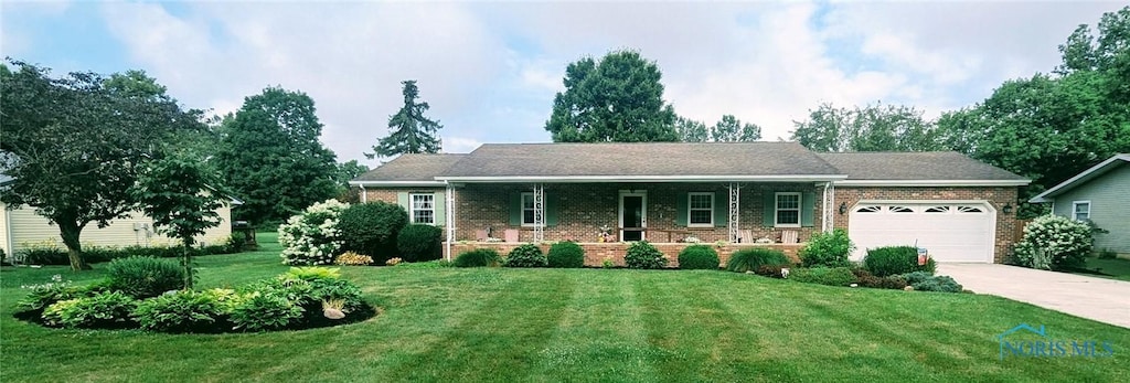 2463 Courtly Rd, Fostoria, OH 44830 - photo 1