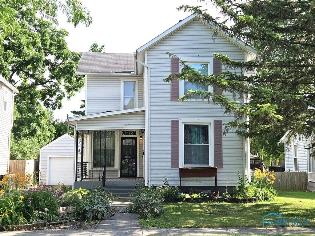 125 Baldwin Ave, Findlay, OH 45840 - view of front facade featuring a porch, an outdoor structure, a garage, and roof with shingles