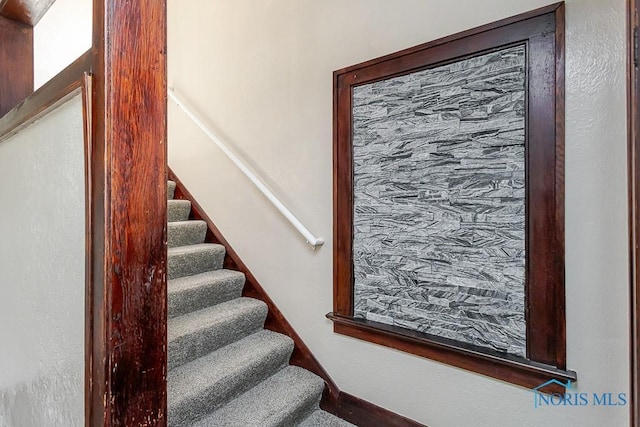 1553 Flormar Ct, Toledo, OH 43612 - view of stairs