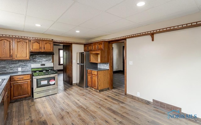 1553 Flormar Ct, Toledo, OH 43612 - kitchen with stainless steel appliances, light wood-style floors, tasteful backsplash, brown cabinets, and a drop ceiling