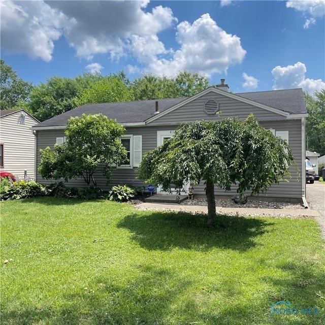 415 W Northgate Pkwy, Toledo, OH 43612 - view of front facade featuring a front lawn
