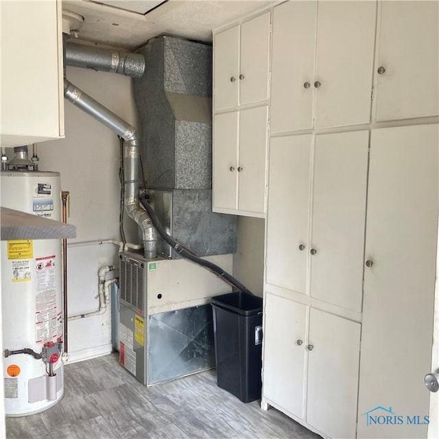 415 W Northgate Pkwy, Toledo, OH 43612 - utility room featuring gas water heater