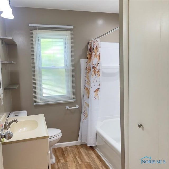 415 W Northgate Pkwy, Toledo, OH 43612 - full bathroom with wood finished floors, shower / bath combo with shower curtain, and vanity