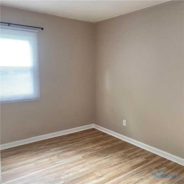 415 W Northgate Pkwy, Toledo, OH 43612 - empty room featuring light wood-type flooring and baseboards