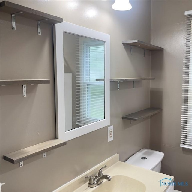 415 W Northgate Pkwy, Toledo, OH 43612 - half bathroom with toilet and vanity