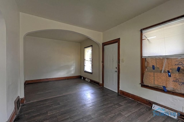 452 E Park St, Toledo, OH 43608 - entrance foyer with arched walkways and wood finished floors