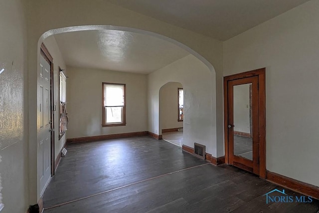 452 E Park St, Toledo, OH 43608 - foyer entrance featuring wood finished floors and arched walkways