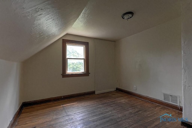 452 E Park St, Toledo, OH 43608 - bonus room with vaulted ceiling, hardwood / wood-style flooring, and a textured ceiling
