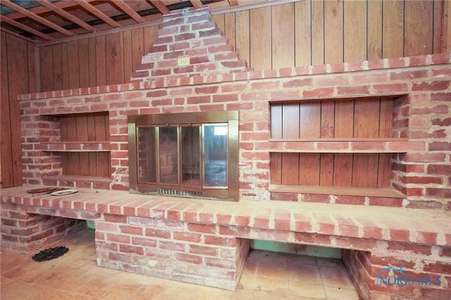 601 Edith Ave, Findlay, OH 45840 - detailed view of wooden walls