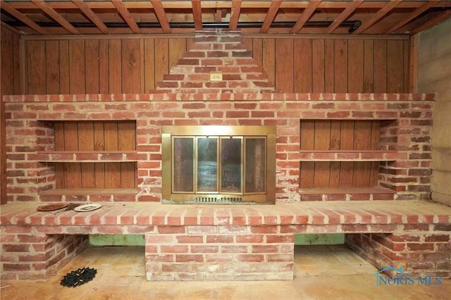 601 Edith Ave, Findlay, OH 45840 - detailed view of wooden walls
