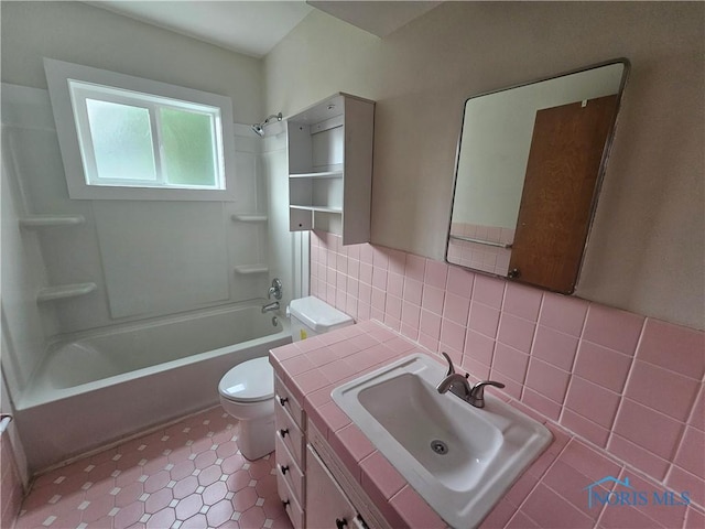 2916 Upton Ave, Toledo, OH 43606 - bathroom featuring bathtub / shower combination, vanity, backsplash, and tile patterned floors