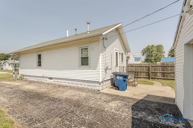 1333 Abbott Ave, Toledo, OH 43614 - view of home's exterior with a shingled roof
