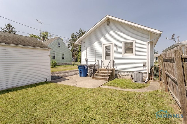 1333 Abbott Ave, Toledo, OH 43614 - back of property with entry steps