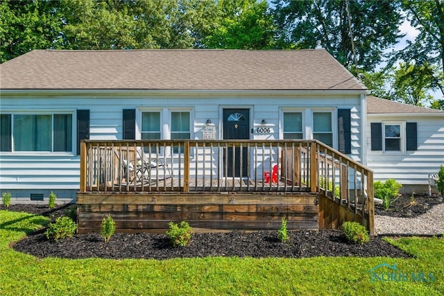 6006 Blossman Rd, Toledo, OH 43617 - view of front of property featuring roof with shingles and crawl space