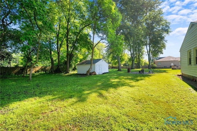 6006 Blossman Rd, Toledo, OH 43617 - view of yard featuring a shed