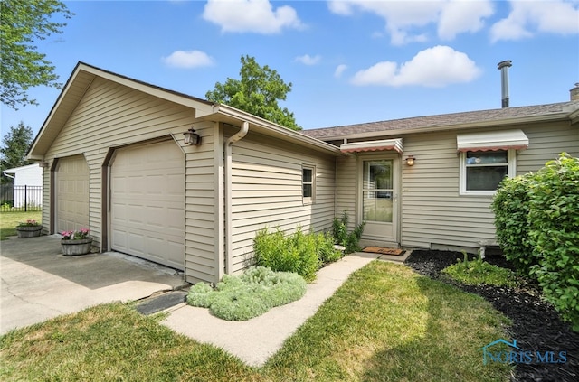 719 S Shannon St, Van Wert, OH 45891 - ranch-style house featuring roof with shingles