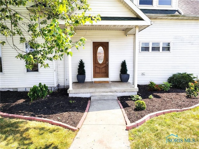 15740 Hill Rd, Defiance, OH 43512 - entrance to property with roof with shingles