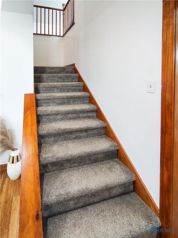 15740 Hill Rd, Defiance, OH 43512 - view of staircase