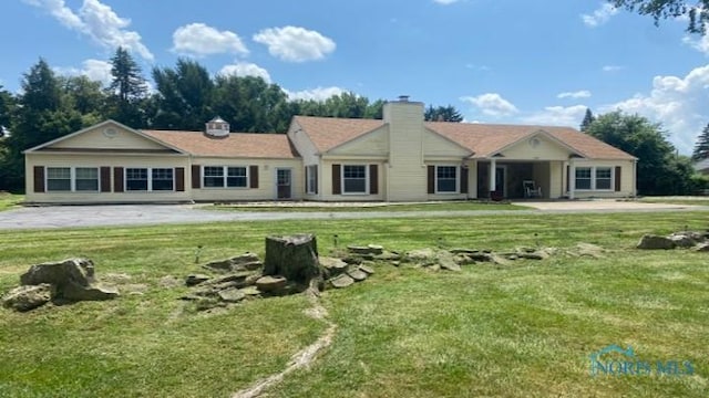 1036 Saint Andrews Rd, Toledo, OH 43607 - ranch-style house featuring a chimney and a front lawn