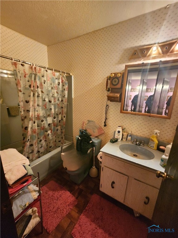 16 Prescott St, Toledo, OH 43620 - bathroom featuring wallpapered walls, vanity, shower / tub combo with curtain, a textured ceiling, and parquet floors