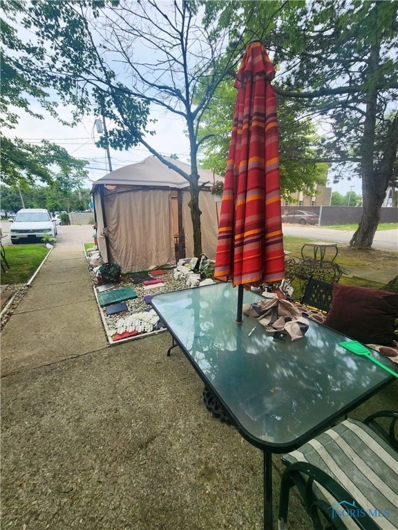 16 Prescott St, Toledo, OH 43620 - view of patio / terrace