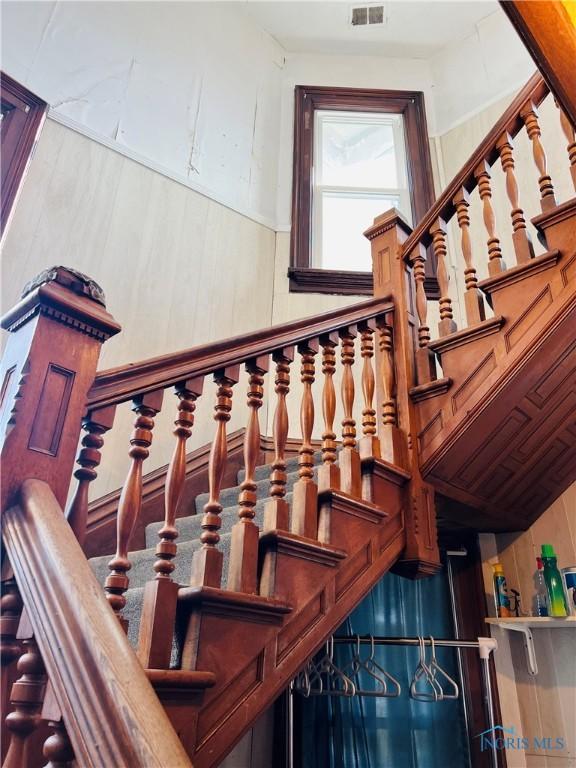 221 S 7th St, Upper Sandusky, OH 43351 - view of stairs