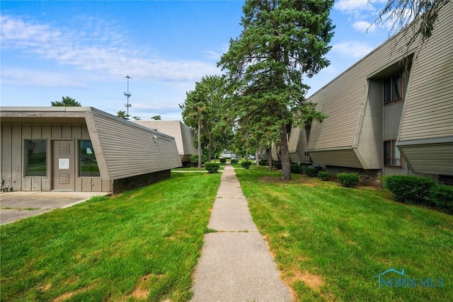 6201 Garden Rd Unit A14, Maumee, OH 43537 - view of grassy yard