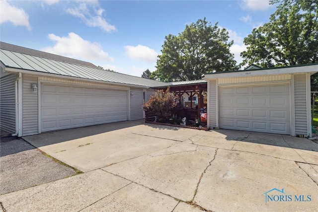 305 W 3rd St, Perrysburg, OH 43551 - photo 35