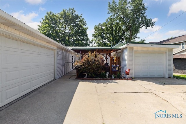 305 W 3rd St, Perrysburg, OH 43551 - photo 36
